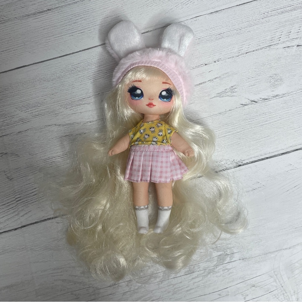 Na! Na! Na! Surprise Doll 9" Aubrey Heart Bunny Series 1 MGA Entertainment